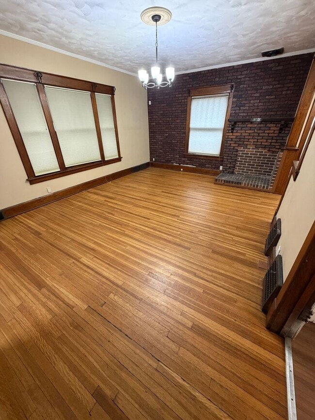 Building Photo - Spacious 4-Bedroom Home – Great Value in Des Moines!