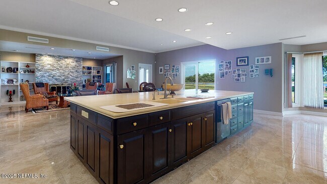 Building Photo - 7987 Hollyridge Rd