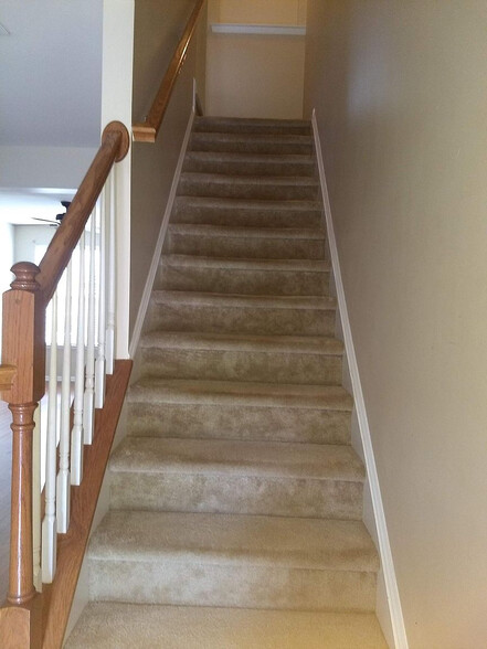 Building Photo - Room in Townhome on Berkeley Springs Pl