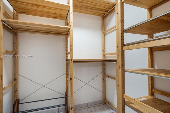 Building Photo - 495 W Park Dr