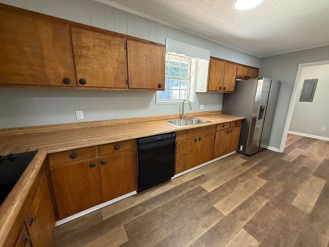 Building Photo - CHARMING UPDATED HOME FOR RENT IN GUNTERSV...