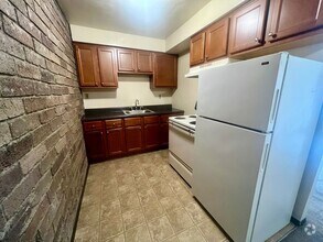 Building Photo - Charming One Bedroom Apartment! Lots of Na...
