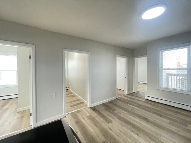 Building Photo - 124 Beech St