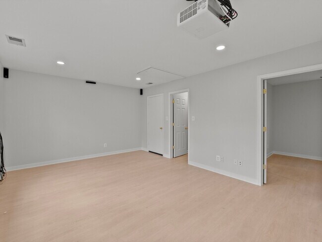 Building Photo - "Spacious 5-Bed Haven on Cedarest Rd – Where Comfort Meets Convenience in Fairfax!"