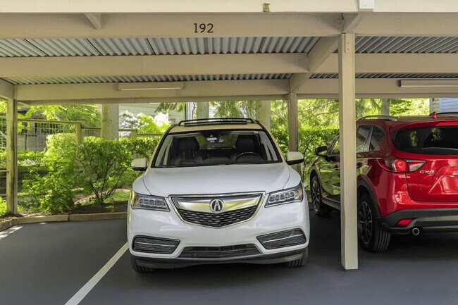 Building Photo - 1264 Bellevue Way NE