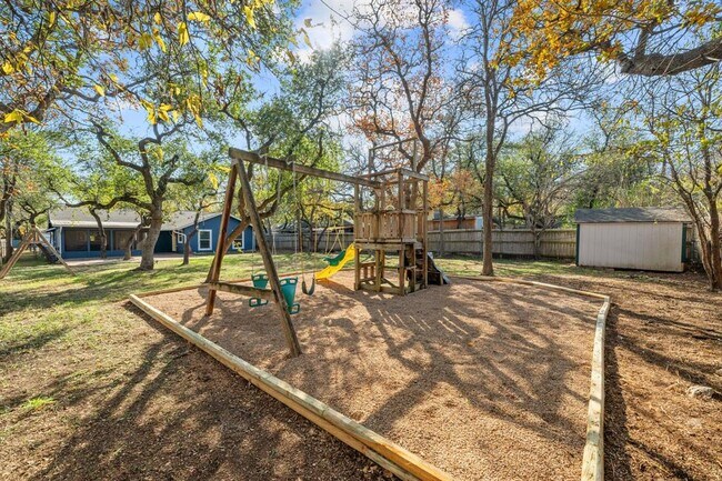 Building Photo - 11904 Highland Oaks Trail