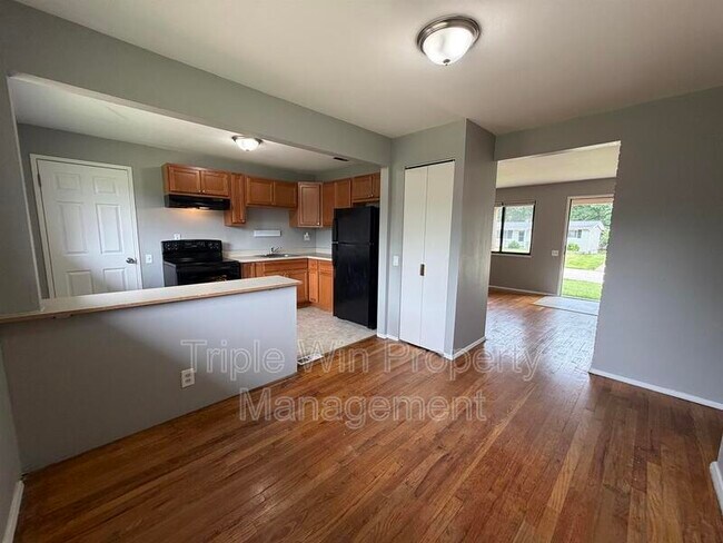 Building Photo - 10319 Varnum Dr
