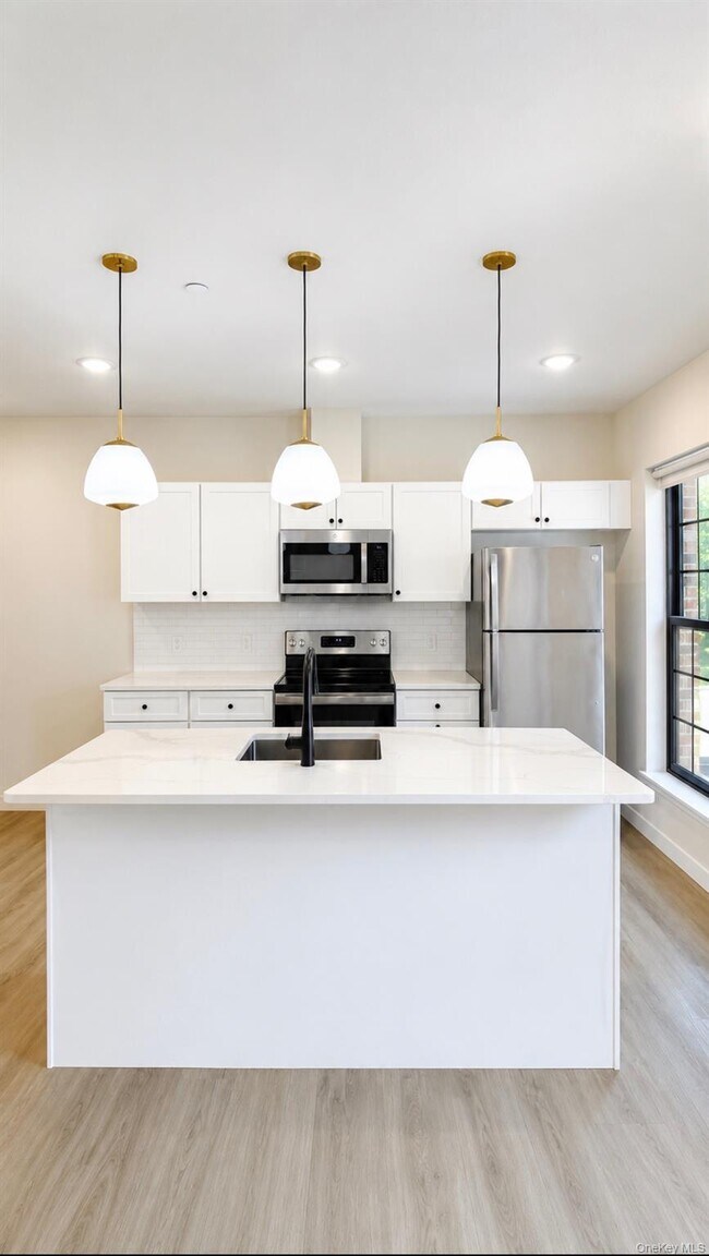 Building Photo - 136 201