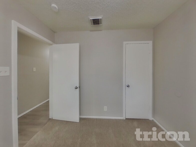 Building Photo - 6850 Misty Field Dr