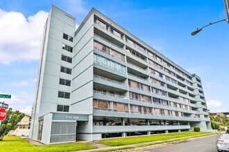 Building Photo - Cute and Newly Upgraded 1/1/1 near Ala Moana