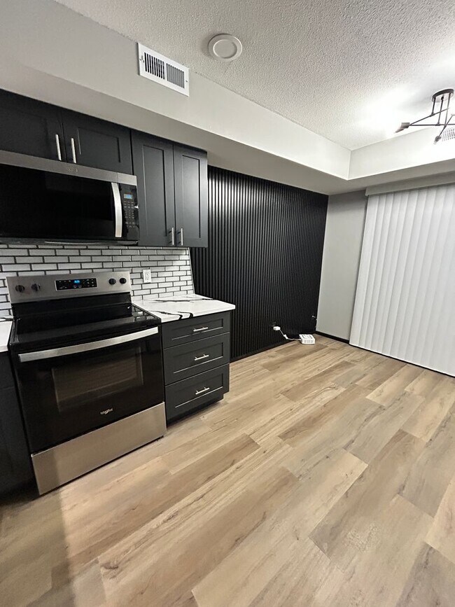 Building Photo - Unique two bedroom 1 1/2 bath with additio...