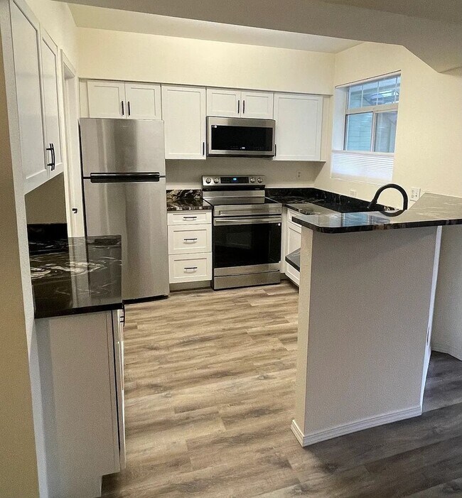 Building Photo - 2 Bed, 2 bath in Quiet Community. New HVAC, New Flooring. Community pool and clubhouse access inc...