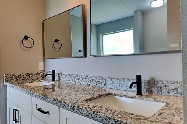 Building Photo - 7447 River Pines Dr