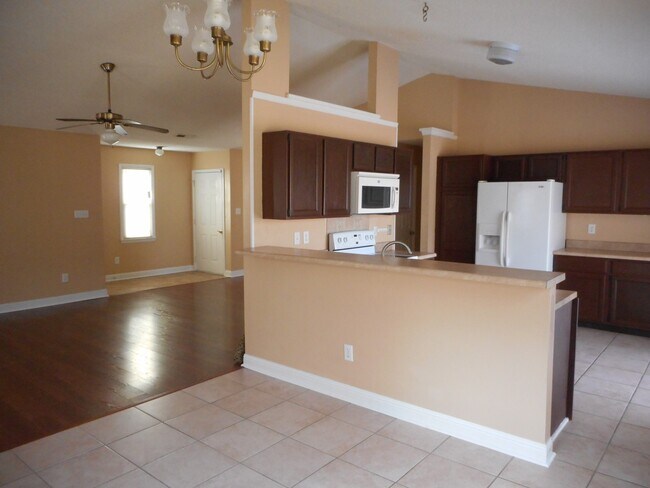 Building Photo - 3 BR 2 BA in Midway Park