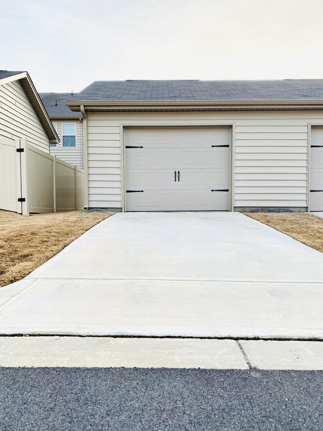 Detached Garage - 9451 Avery Lilac Ln