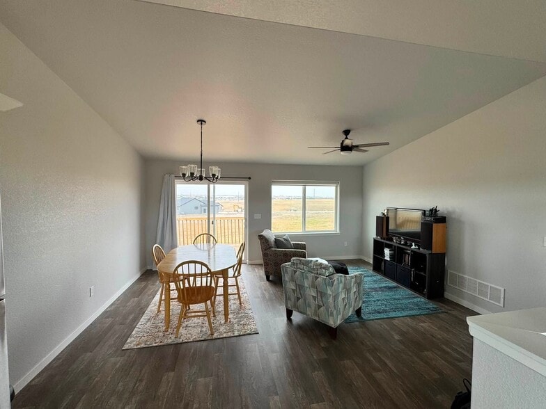Building Photo - 1208 Kenai Dr