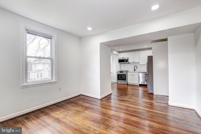 Building Photo - 2805 Hamilton Ave