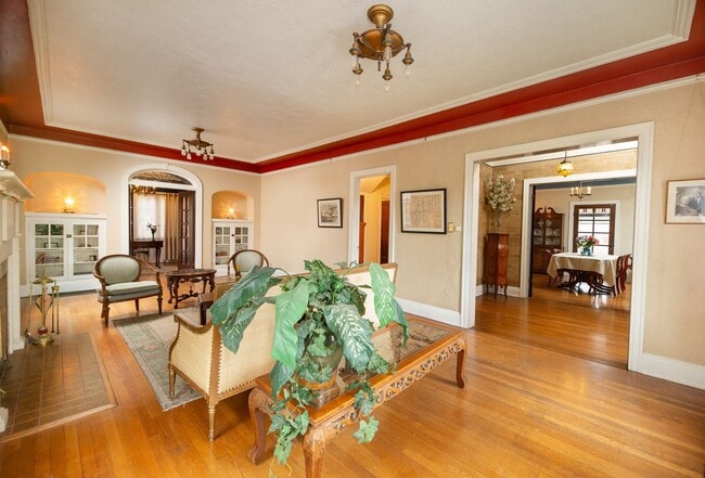 Building Photo - WONDERFUL HISTORIC 5 BED 3 BATH PROPERTY WITH CARRIAGE HOUSE