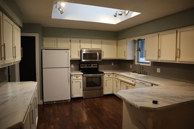 Building Photo - Duplex in Post Falls