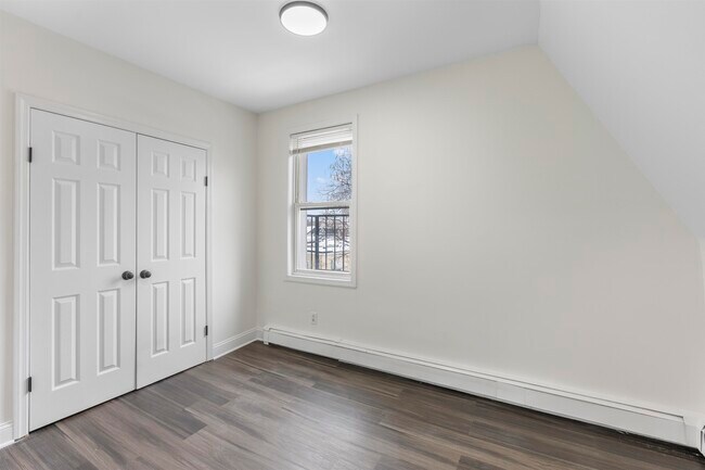 Building Photo - 676 Chestnut St