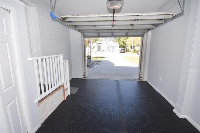 Building Photo - 2450 Hawthorne St