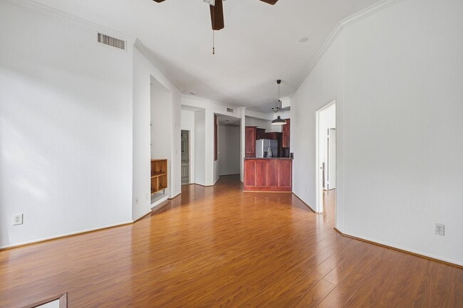 Building Photo - Highland Park 2 Bed / 2 Bath Condo with Resort-Style Amenities