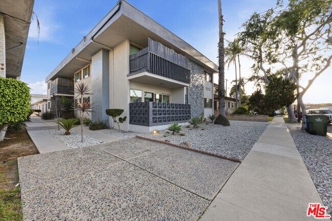 Building Photo - 3212 W 84th Pl