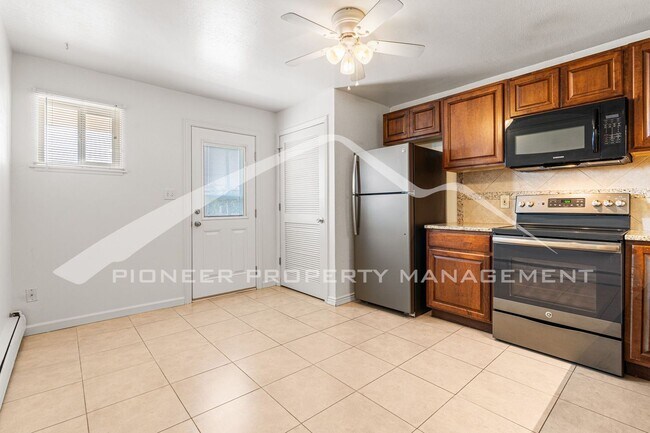 Building Photo - Charming Unit with Central AC,  Washer/Dryer, And Water, Sewer, Electric/Gas, and Trash removal I...