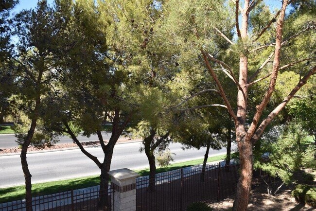 Building Photo - RARE 2nd floor 3 BEDROOM condo in the heart of Seven Hills in gated Horizons @ Seven Hills