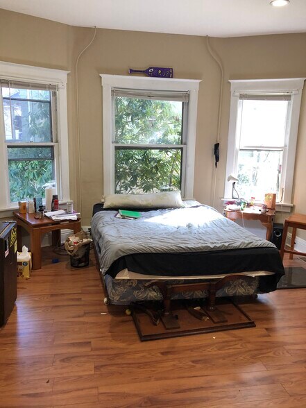 Building Photo - 130 Ridgeway St