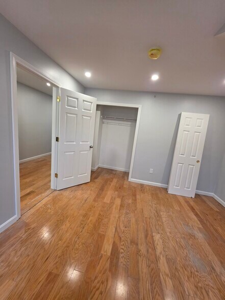 Building Photo - 34 Raymond St