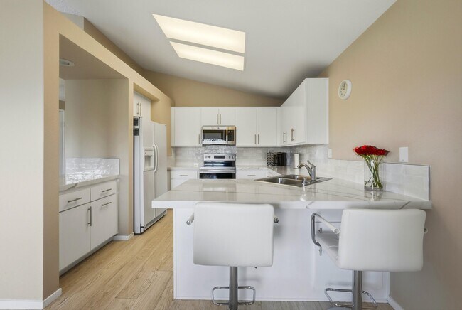 Building Photo - 42402 Sand Dune Dr