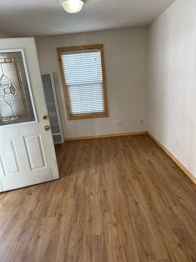 Primary Photo - Cozy Pet friendly* 1Bd duplex! Available n...