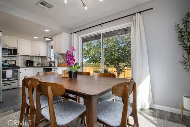 Building Photo - 60206 Latham Trail