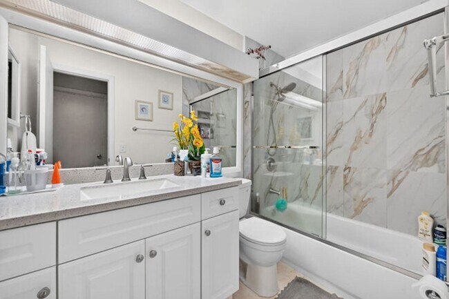 Building Photo - 4587 Carambola Cir S