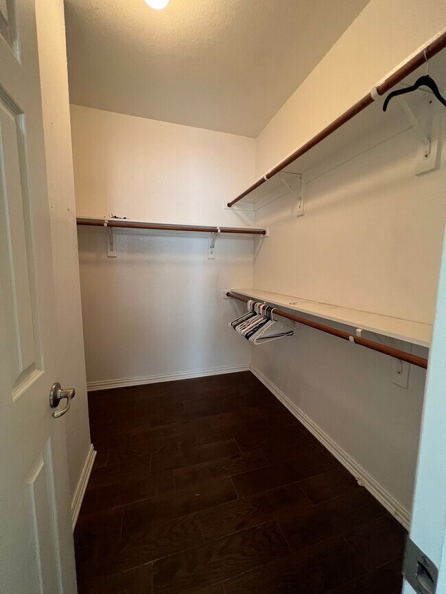 Master Closet - 10141 Sanden Dr