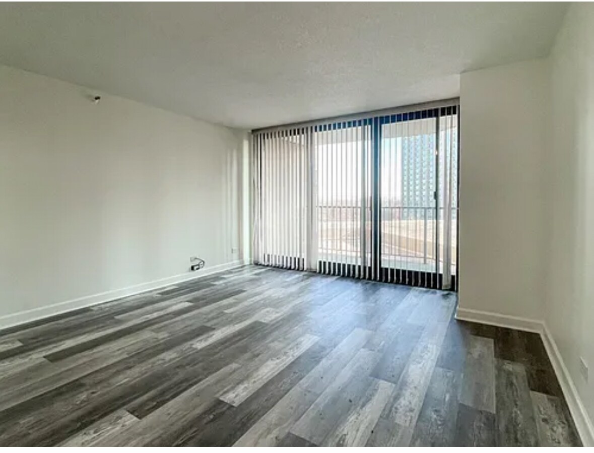 Building Photo - 3660 N Lake Shore Dr