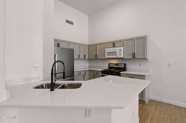 Building Photo - 5274 Sean Haggerty Dr