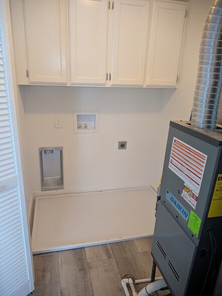 Building Photo - 1445 N Amiron Way