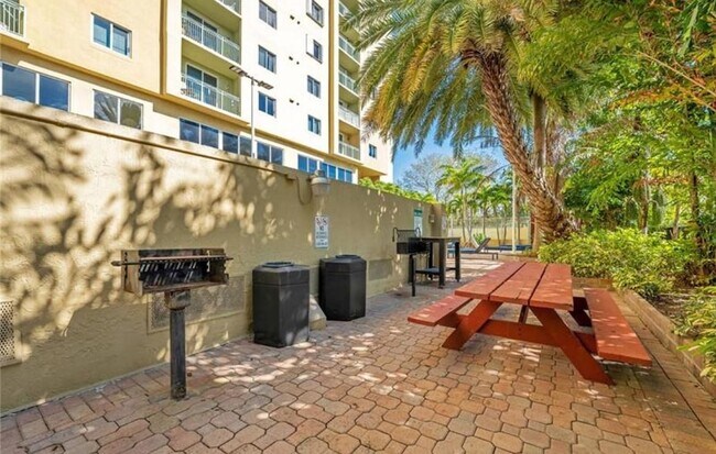 Building Photo - 3500 Coral Wy