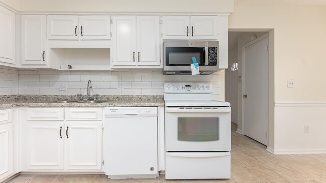 Building Photo - 6806 Cove Cir