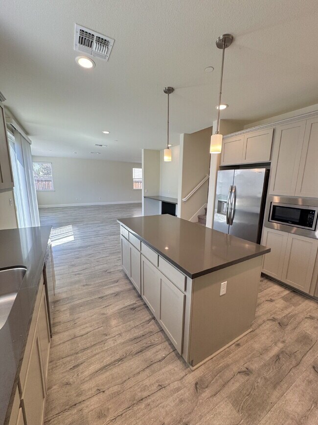 Building Photo - Freshly Painted 4 Bedroom Home with 3-Car Garage in Brentwood