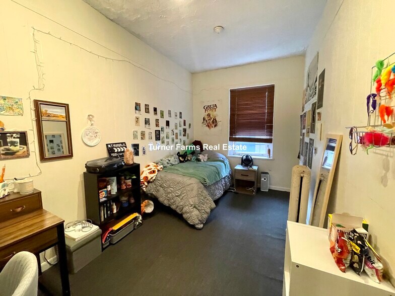 Building Photo - 15 Aberdeen St