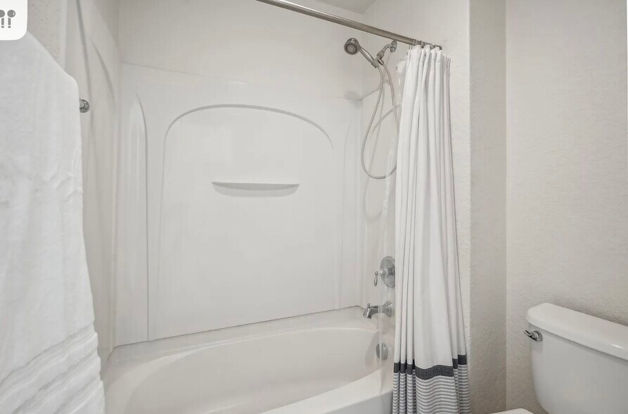 Upstairs bathroom - 27458 Camino Tower