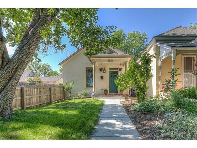 Primary Photo - Beautiful 2 Bed/2.5 Bath Home in the Highl...