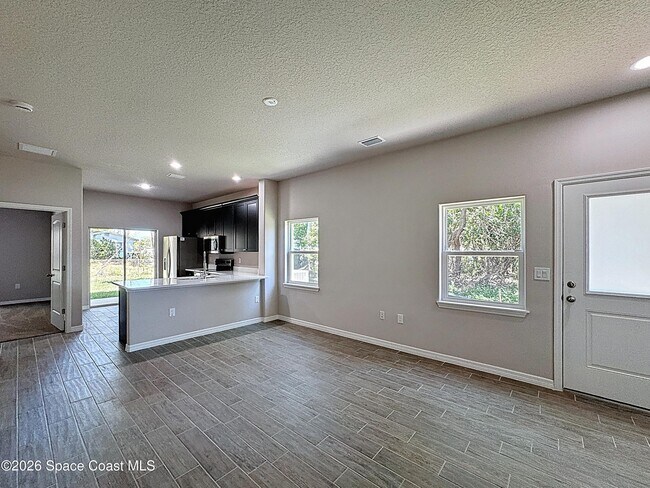 Building Photo - 526 L M Davey Ln