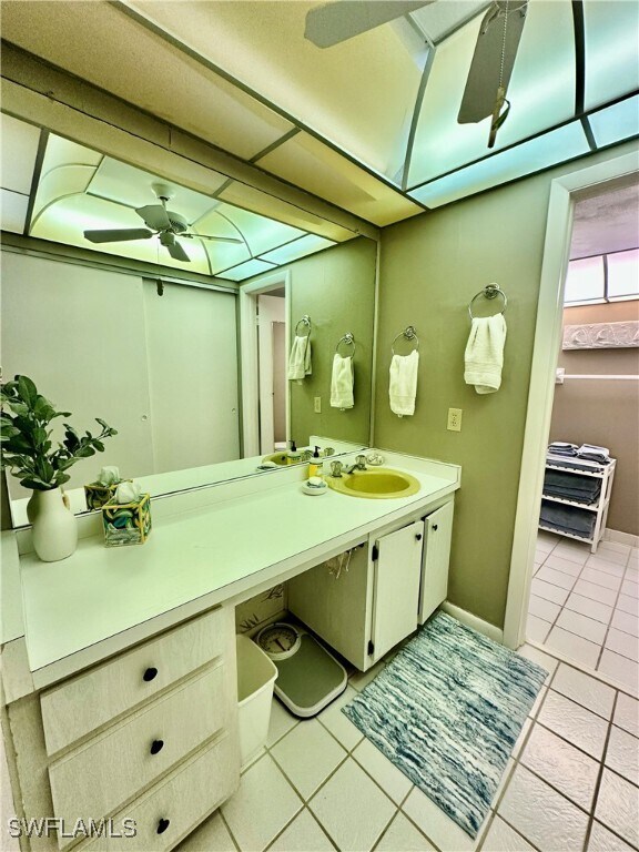 Building Photo - 555 Park Shore Dr