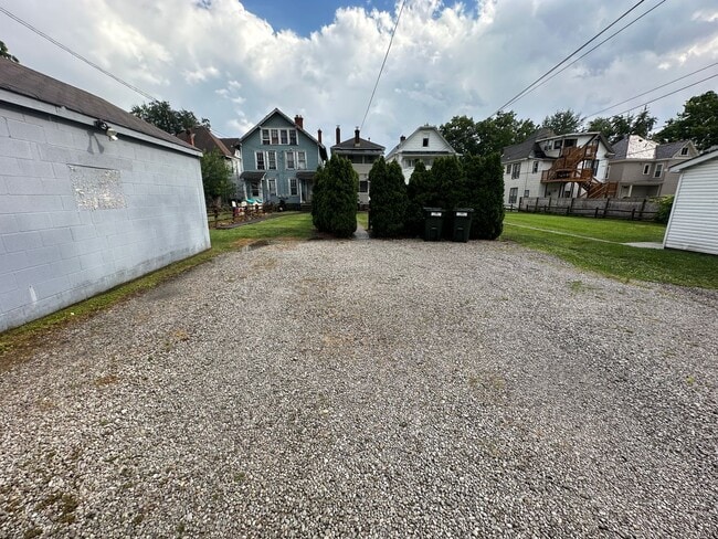 Building Photo - E Maynard Ave 114-116 MLR (LH2)