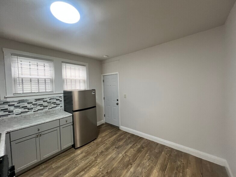 Building Photo - 8208 S South Shore Dr