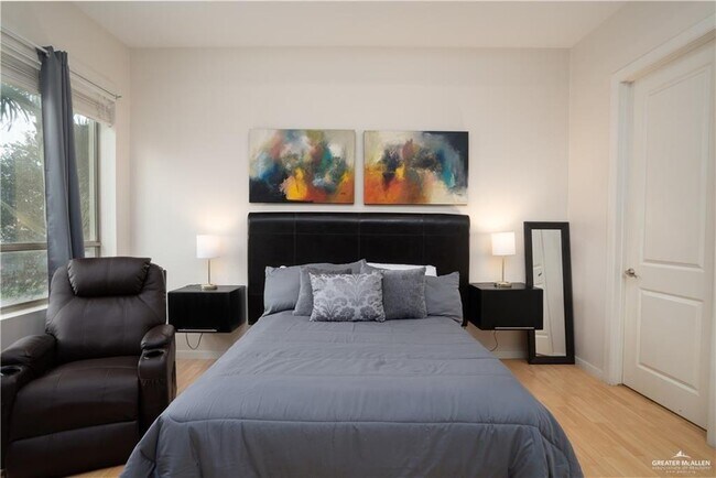 Building Photo - 21 Olympia Ave